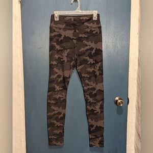 Wild Fable Camo Leggings Small